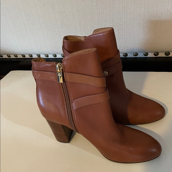 ISOLA COLLEN HEELED LEATHER ANKLE BOOTIE - Picture 4 of 4